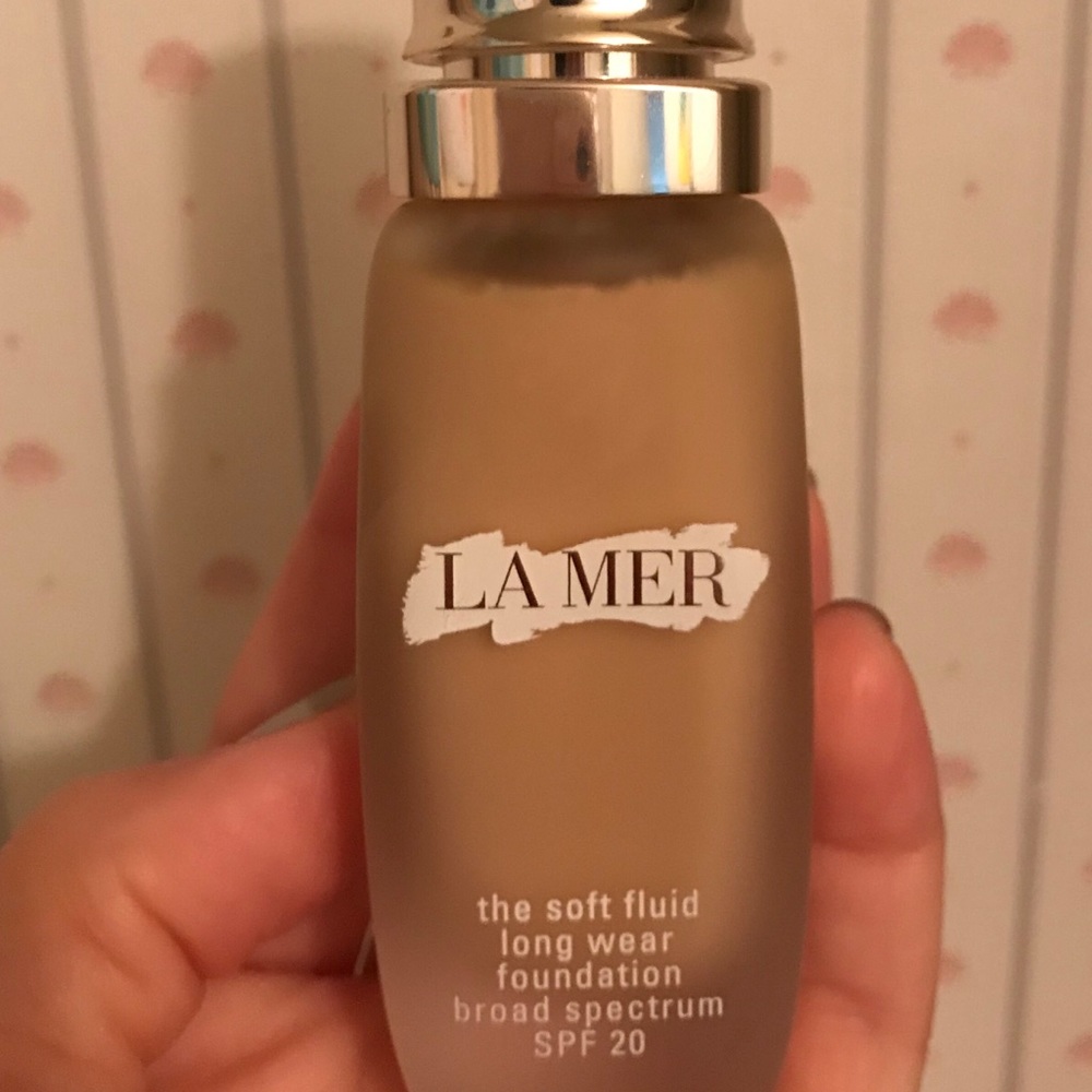 The soft fluid long wear foundation SPF 20 linen